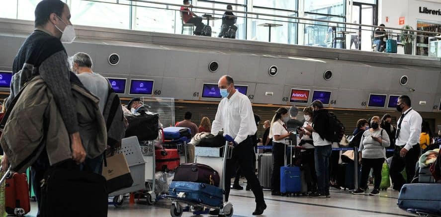 Argentina no pedirá PCR negativo a personas vacunadas