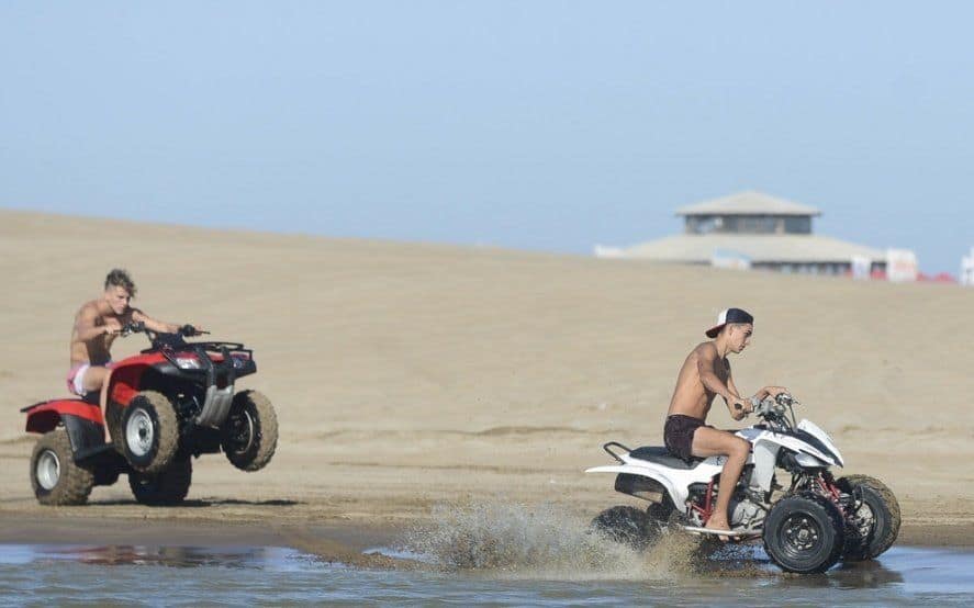 Cuatriciclos: buscan regular su uso en las playas
