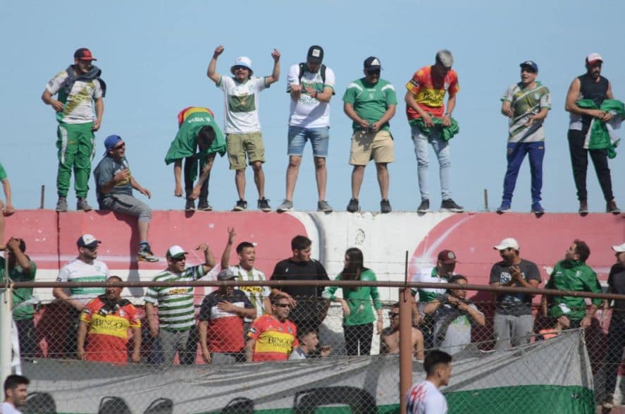 Otra vez, los inadaptados arruinaron el fútbol