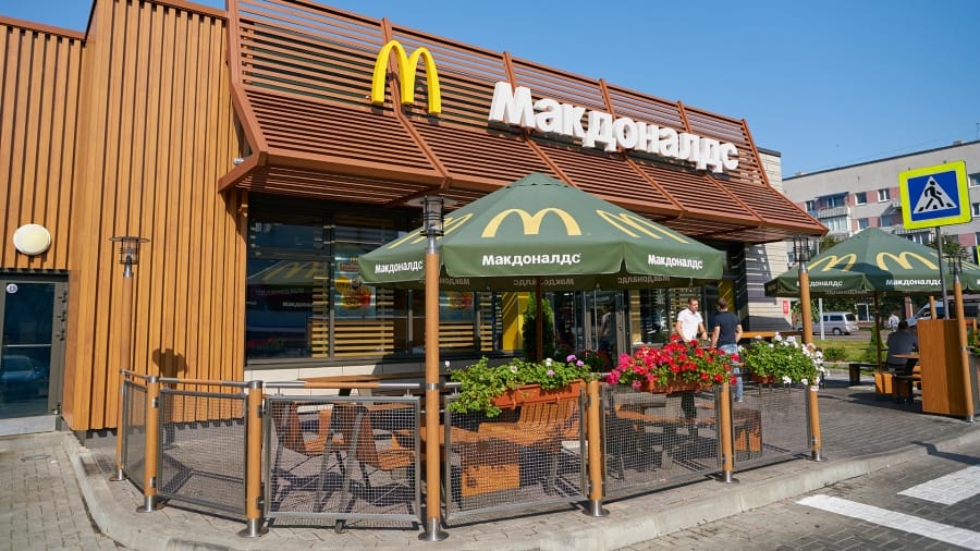 McDonald’s y Renault decidieron vender sus activos en Rusia