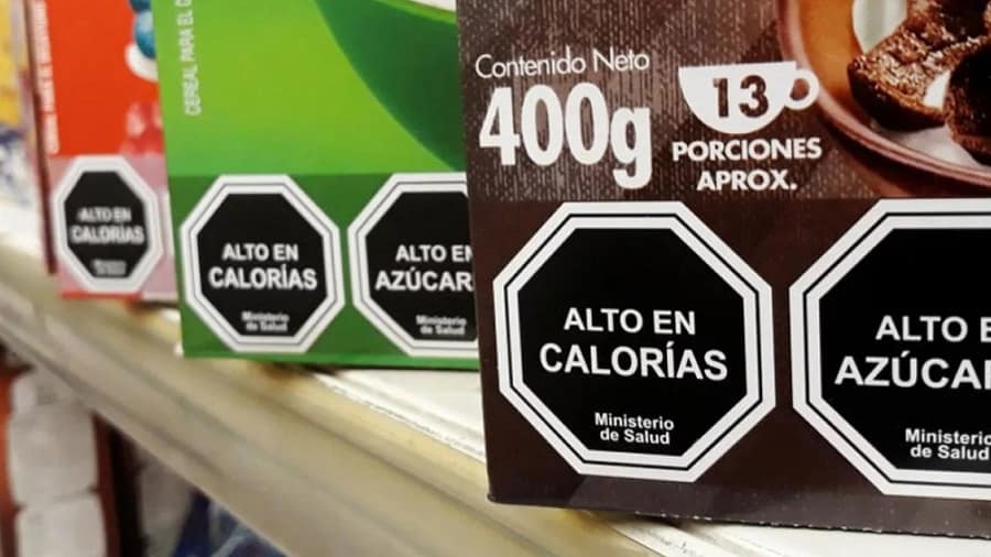 Etiquetado frontal: la Anmat prohibió publicitar comida para niños con sellos precautorios