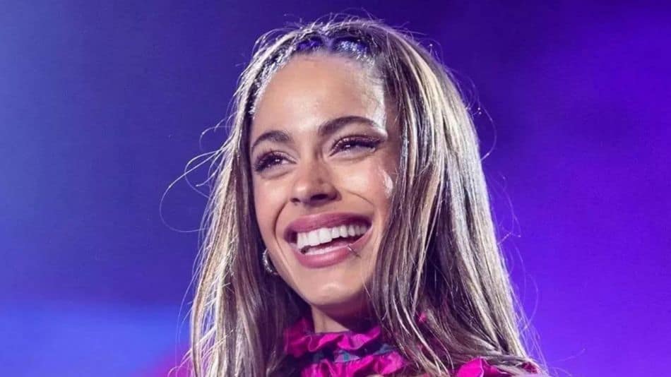 Conductores de Paraguay hicieron repudiables comentarios sobre el cuerpo de Tini Stoessel sin darse cuenta que tenían el micrófono abierto