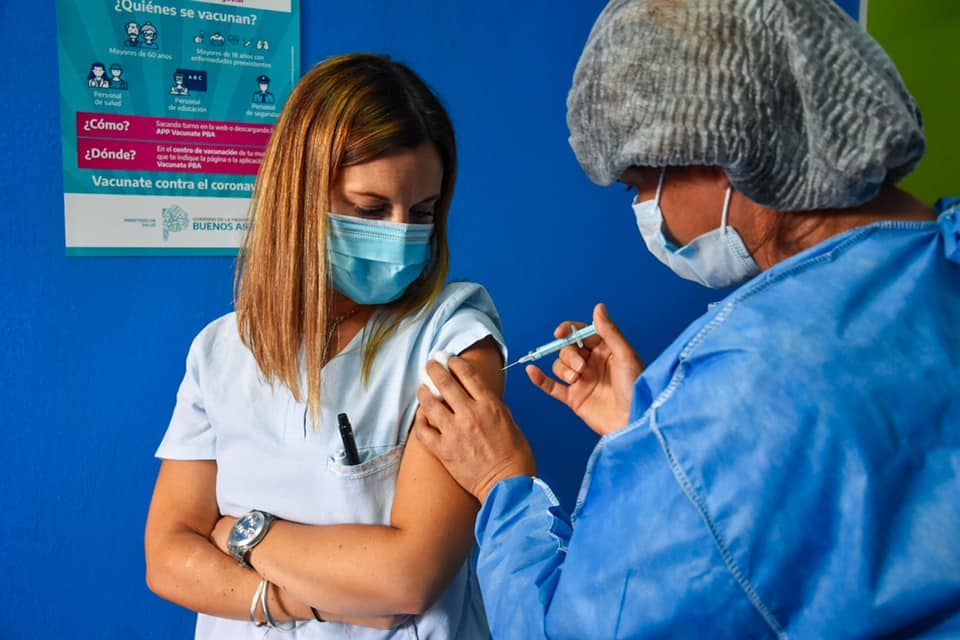 Anunciaron la aplicación de terceras dosis de vacunas para grupos reducidos