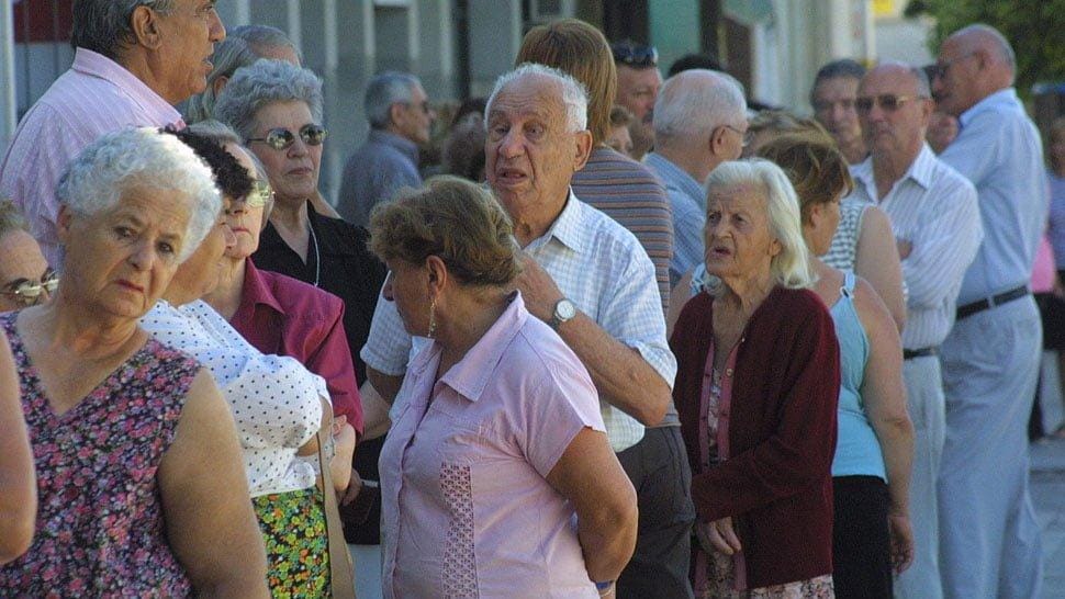 Oficializaron el bono de $70.000 para los jubilados que cobran la mínima