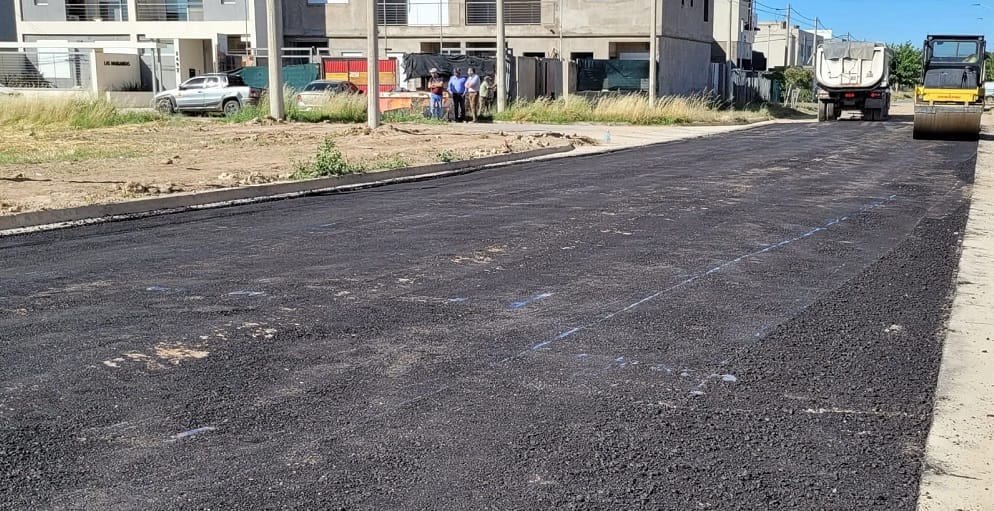 El intendente recorrió dos obras de pavimento que se encuentran en ejecución